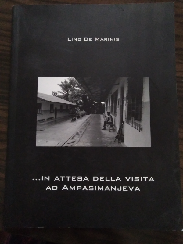 Copertina di ... In attesa della visita ad Ampasimanjeva